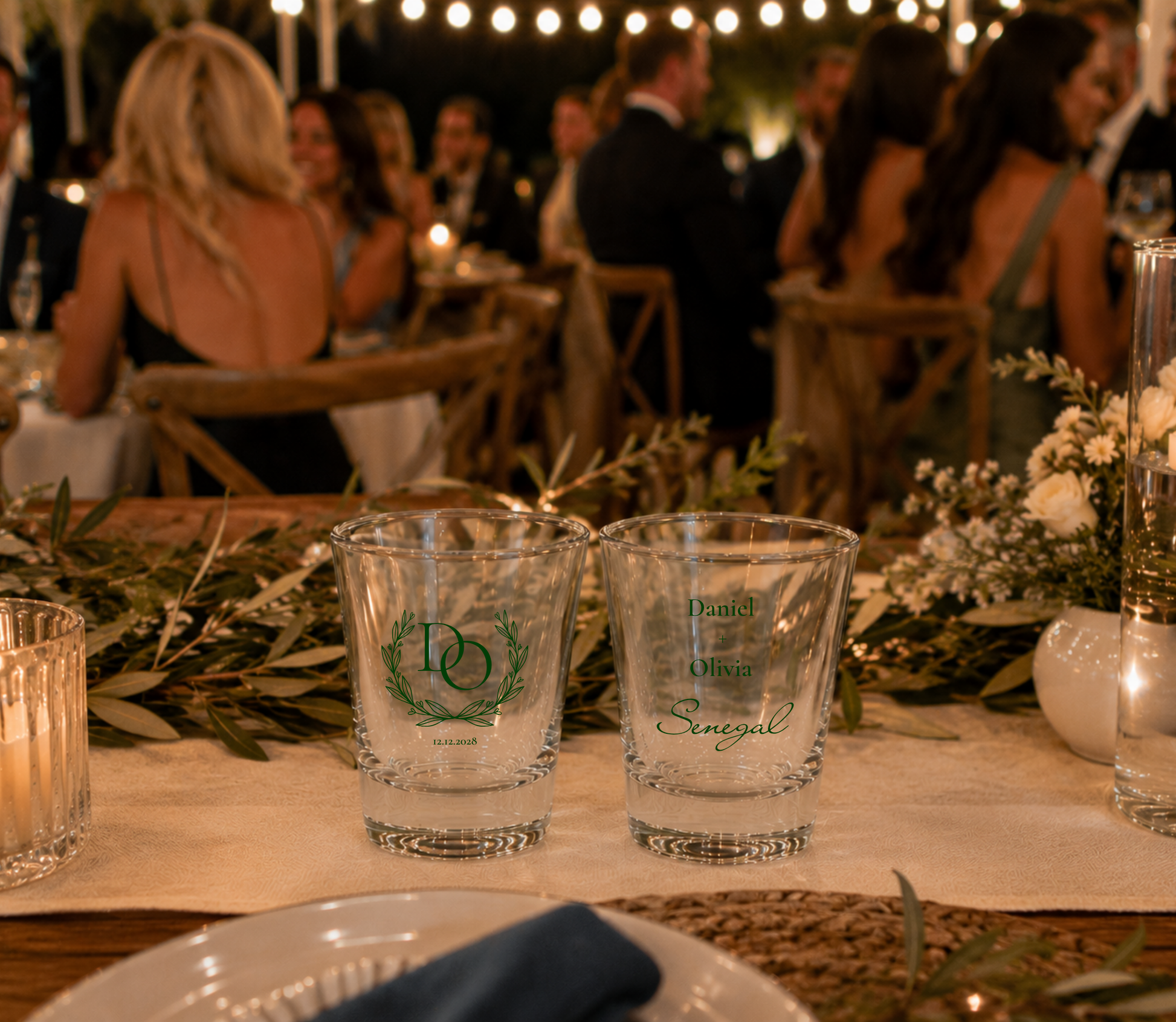 Classic laurel monogram personalized wedding shot glasses.

Elegant monogram wedding favor shot glasses.

Personalized wedding drinkware with laurel wreath.