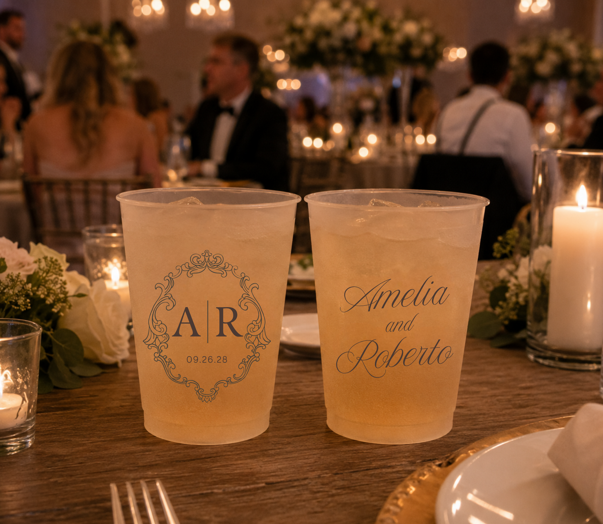 
Personalized frosted wedding cup featuring an elegant vintage monogram and custom initials.
